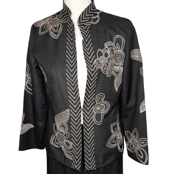 Birch Hill Black Silk Blend Embroidered Blazer Pockets Size M Single Button - Picture 2 of 9